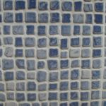 Carrelage en mosaïque bleue d'une ligne d'eau de piscine